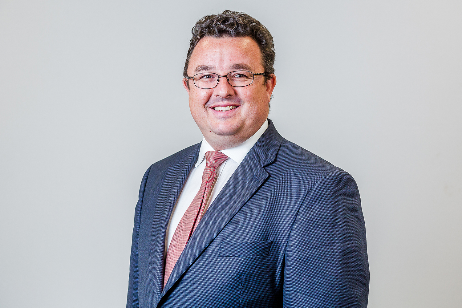 Headshot of Simon Schilder