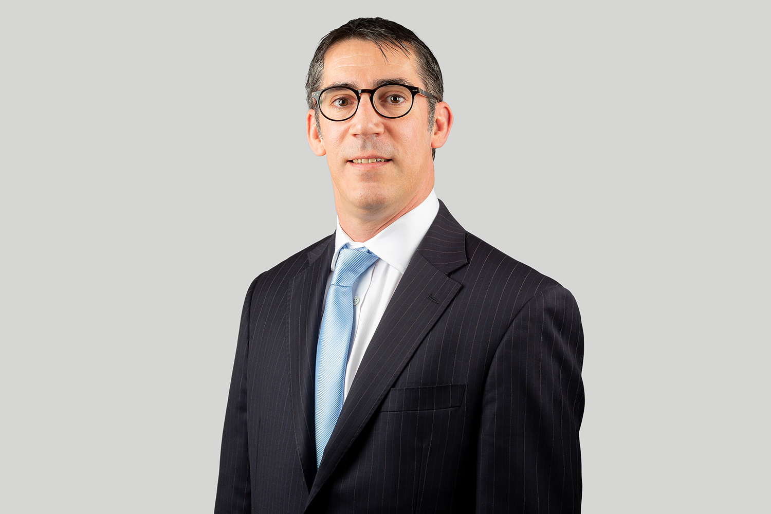 Headshot of Damian Evans