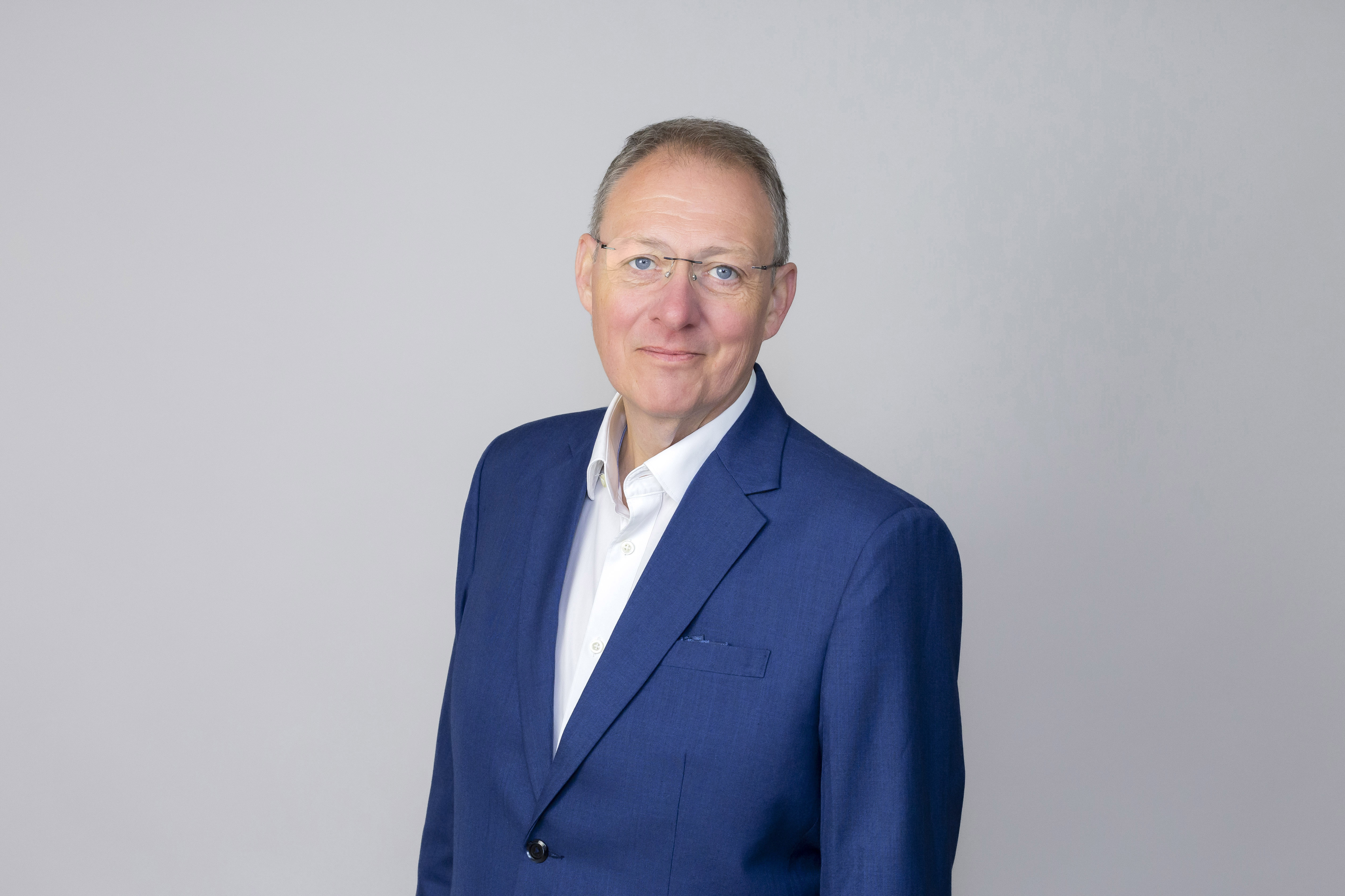 Headshot of Simon Davies